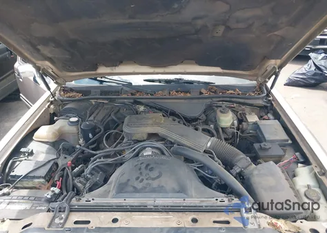 1993 Lincoln Town Car Executive из США, поврежденный, VIN 1LNLM81WXPY643062